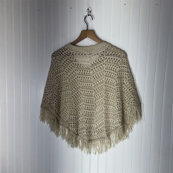 Vintage dELiA*s Beige Fringe Knit Poncho S/M Y2K Crochet Boho Festival Top USA - Picture 2 of 6